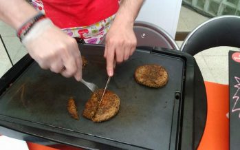 Emprendedores se la juegan por la comida saludable con hamburguesas de algas