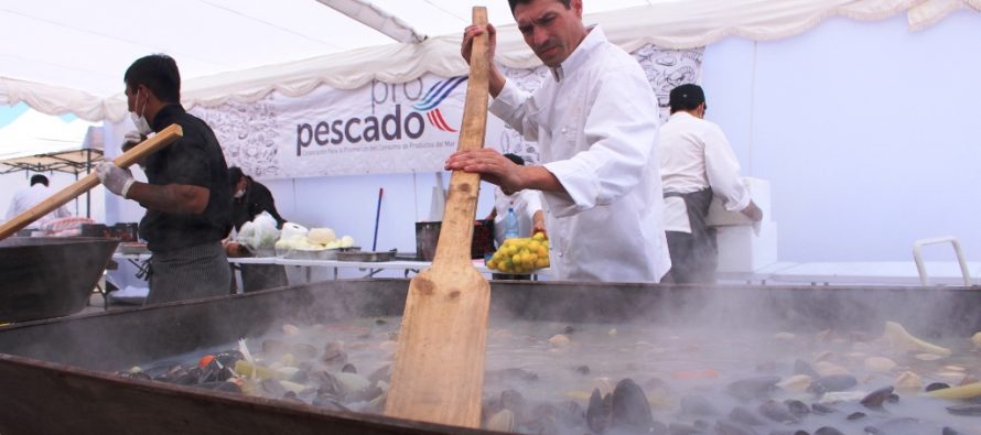 Cocinan paella más grande de Chile en Viña del Mar